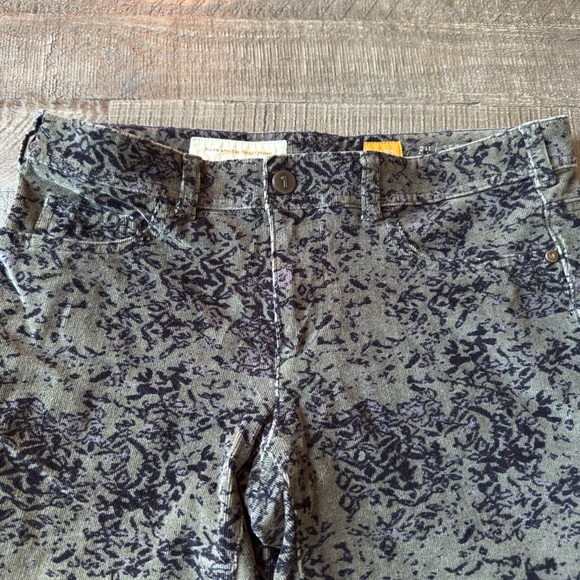 Pilcro Skinny Pants in Black and Olive - Picture 5 of 10